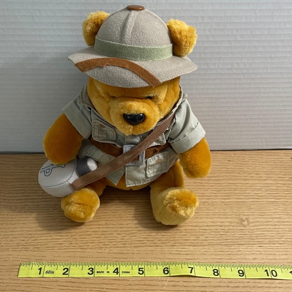 Safari Winnie the Pooh Plush Walt Disney World Animal Kingdom Park Exclusive - Picture 9 of 9
